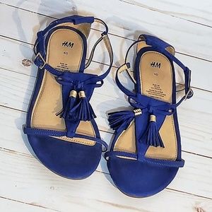 H & M SUEDE BLUE BOHO TASSEL WITH GOLD SANDALS 40